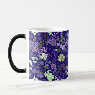 Blume mit eleganter und geheimnisvoller Atmosphäre Verwandlungstasse