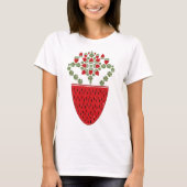 Blume mit Erdbeerobst in Vase T-Shirt (Vorderseite)