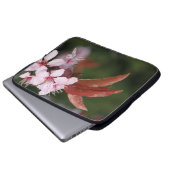 Blume mit Federlicht rosa Pollen Laptopschutzhülle (Vorne Knopf)