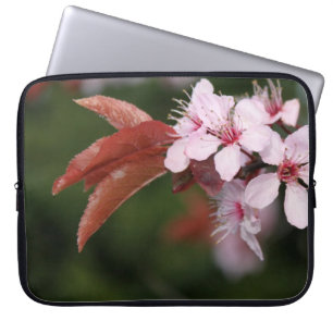 Blume mit Federlicht rosa Pollen Laptopschutzhülle