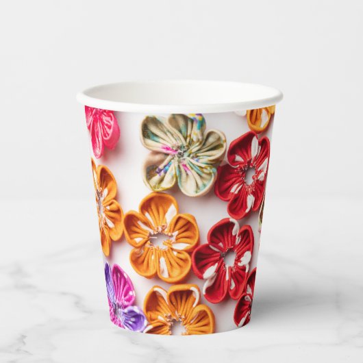 Blume mit Handnähte, Multicolor Pappbecher (Vorderseite)