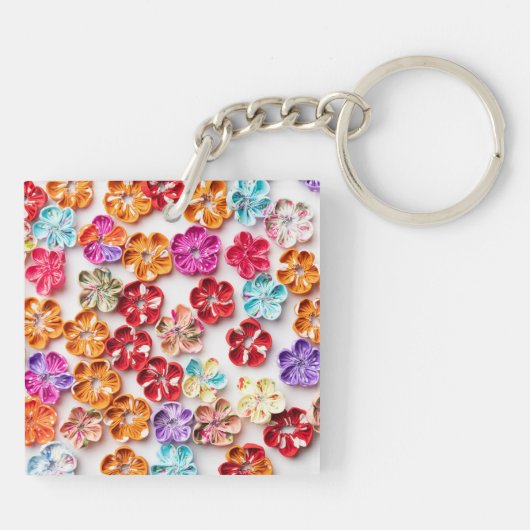 Blume mit Handnähte, Multicolor Schlüsselanhänger (Rückseite)