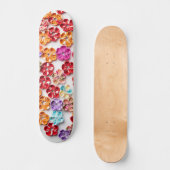 Blume mit Handnähte, Multicolor Skateboard (Vorderseite)