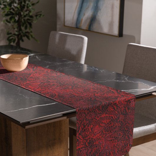 Blume mit roter Decoration Kurzer Tischläufer