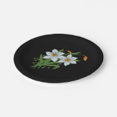 Blume mit schwarzem Hintergrund Pappteller (Schrägansicht)