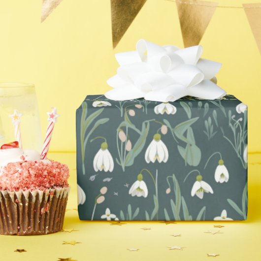 Blume mit weißem Schneefall Geschenkpapier (Geburtstagsparty)