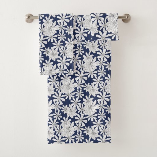 Blume mit weißer Hand auf blauem Blütendruck Badhandtuch Set (Insitu)