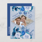 Blume mit weißer Rose auf blauem Musterpapier Ankündigungspostkarte (Vorne/Hinten)