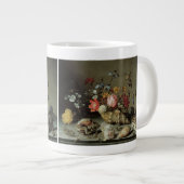 Blume, Muscheln und Insekten Balthasar van der Ast Jumbo-Tasse (Vorderseite Rechts)