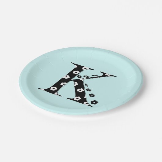 Blume Muster Buchstabe K Pappteller (Schrägansicht)