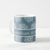 Blume Muster in Blau und Weiß mit Text Kaffeetasse (Vorderseite Links)