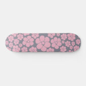 Blume Muster in Grau und Rosa Skateboard (Horizontal)