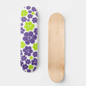Blume Muster in Lime Green und Lila Skateboard (Vorderseite)