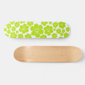 Blume Muster in Lime Green und White Skateboard (Horizontal)