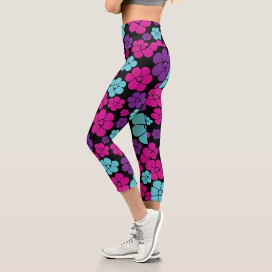 Blume Muster - Rosa, Lila, Blau und Schwarz Capri Leggings (Links)