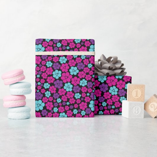 Blume Muster - Rosa, Lila, Blau und Schwarz Geschenkpapier (Babyparty)