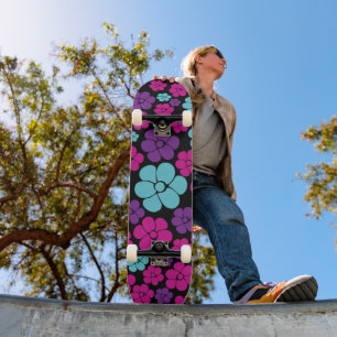 Blume Muster - Rosa, Lila, Blau und Schwarz Skateboard