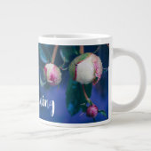 Blume nach Regen Jumbo-Tasse (Rechts)