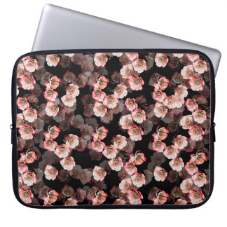 Blume nahtlose Muster Blüte auf schwarz Laptopschutzhülle