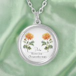 Blume November Chrysanthemum Versilberte Kette<br><div class="desc">Blume November Geburtmonat Chrysanthemum Halskette mit Darstellung einer Chrysanthemum-Blume. Unter der Blume wird der Name in einem eleganten Script-Schriftart geschrieben. Unter dem Namen wird "November - Chrysanthemum" Staaten, was darauf hinweist, dass der Geburtsmonat des Besitzers im November ist und ihre Blume das Chrysanthemum ist. Es ist eine personalisierte Halskette, als...</div>