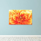 Blume Orange Dahlia mit Lady Bug Leinwanddruck (Insitu (Holzboden))