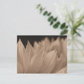 Blume Petals in Sepia Postkarte (Stehend Vorderseite)