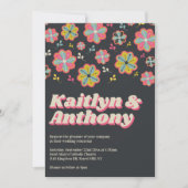 Blume Power 70er Retro Groovy Hochzeit Probe Einladung (Vorderseite)