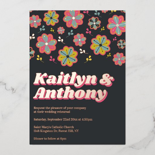 Blume Power 70er Retro Groovy Hochzeit Probe Folieneinladung (Vorderseite)