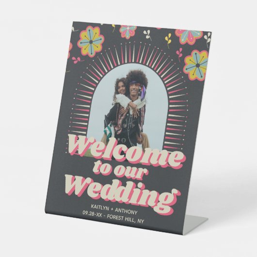 Blume Power 70er Retro Groovy Hochzeit Willkommen Sockelschild (Vorderseite)