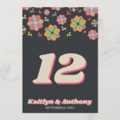 Blume Power 70er Retro Groovy Hochzeitstisch Nr. Einladung (Vorderseite)