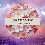 Blume Rosa weiße Geburtsname Keramik Ornament<br><div class="desc">Ein rosa-weiße Blume-Muster. Personalisieren und fügen Sie einen Namen und ein Datum hinzu.</div>