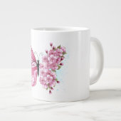 Blume Schmetterling mit rosa Sakura Jumbo-Tasse (Vorderseite Rechts)