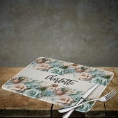 Blume-Skripte für verstaubte grüne Creme Schneidebrett