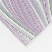 Blume Traum, Abstraktes Lila Grünes Fraktal Kunst Fleecedecke (Ecke)