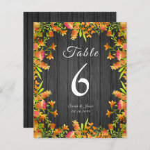 Blume über die Wasserfarbe im Herbst auf rustikale