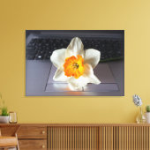 Blume über Tastatur Leinwanddruck (Insitu (Wohnzimmer))