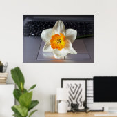 Blume über Tastatur Poster (Heimbüro)