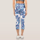 Blume und Blattmandala in der Blues Capri Leggings (Rückseite)