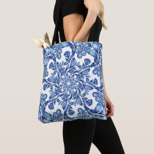 Blume und Blattmandala in der Blues Tasche