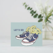 Blume und Blue Sneakers gehen Postkarte (Stehend Vorderseite)
