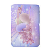 Blume und Eier auf farbenfrohen pastellfarbenen Un Badematte (Vorderseite Vertikal)