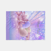 Blume und Eier auf farbenfrohen pastellfarbenen Un Fleecedecke (Vorderseite (Horizontal))