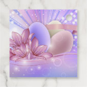 Blume und Eier auf farbenfrohen pastellfarbenen Un Geschenkanhänger (Rückseite)