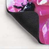 Blume und ein Fehler_ Mousepad (Ecke)