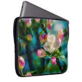 Blume und Knospen Laptopschutzhülle (Vorne Rechts)