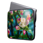 Blume und Knospen Laptopschutzhülle (Vorderseite Links)