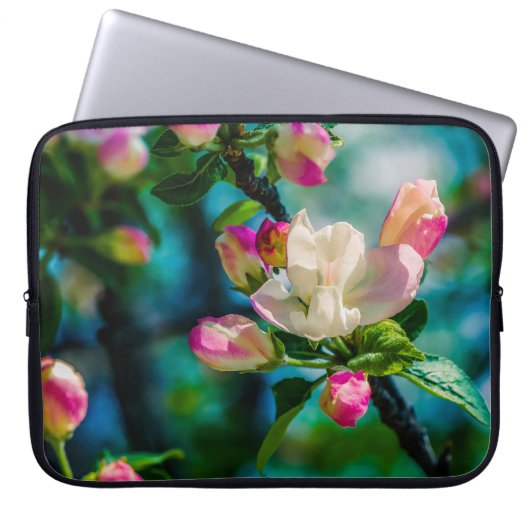 Blume und Knospen Laptopschutzhülle (Vorderseite)