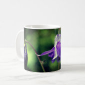 Blume und Personalisierte Biene durch Kolumbus Kaffeetasse (Vorderseite Links)