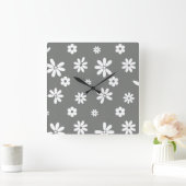 Blume und Petalen 2 Quadratische Wanduhr (Zuhause)