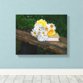 Blume und romanische Leinwand (Insitu (Holzboden))
